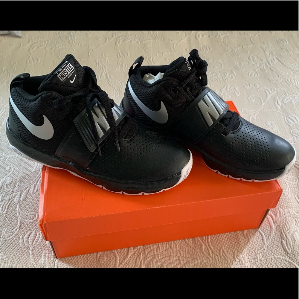 🔥 Brand New Nike Team Hustle D 8 (GS)